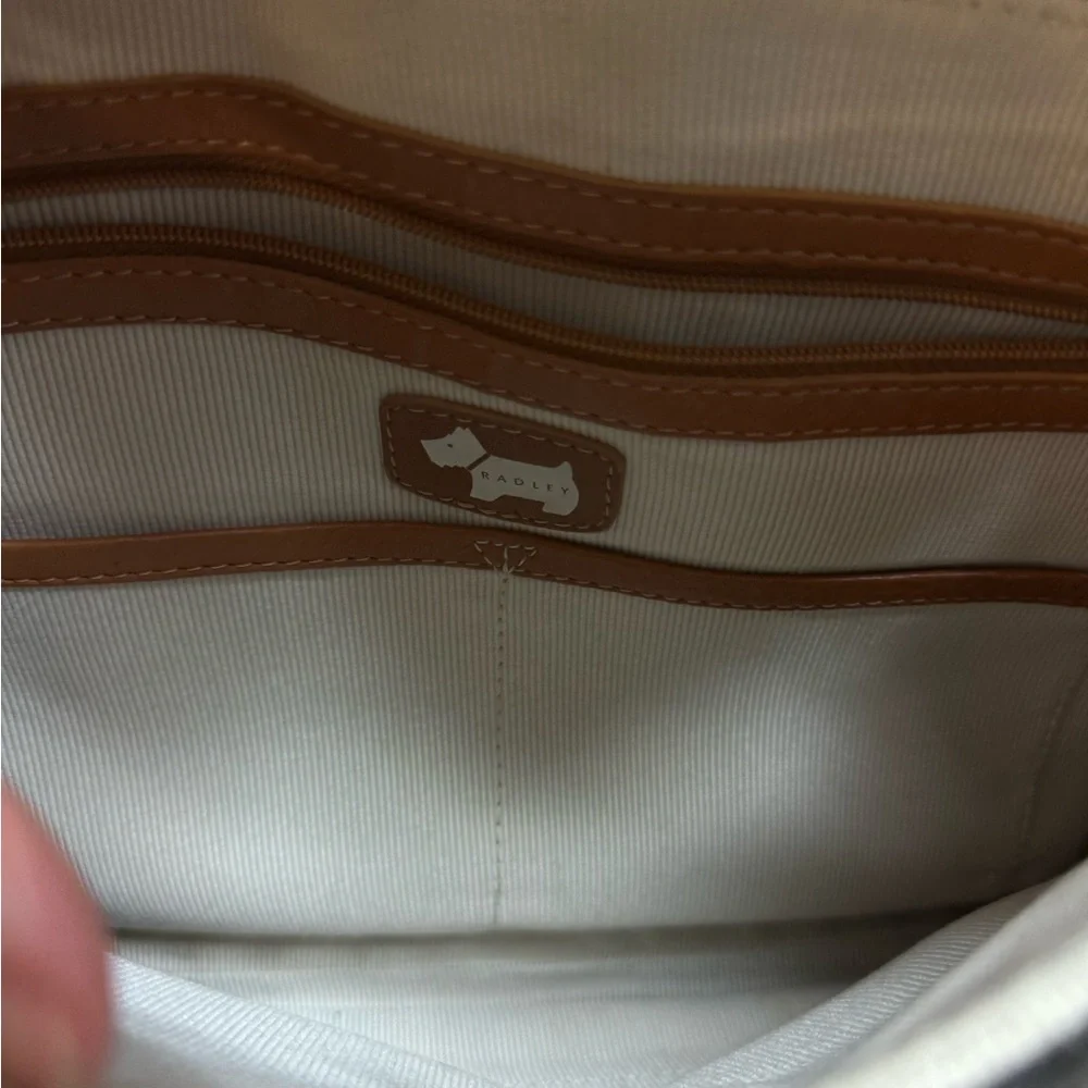 Elegant Radley London Tan Leather Handbag - Picture 7 of 7